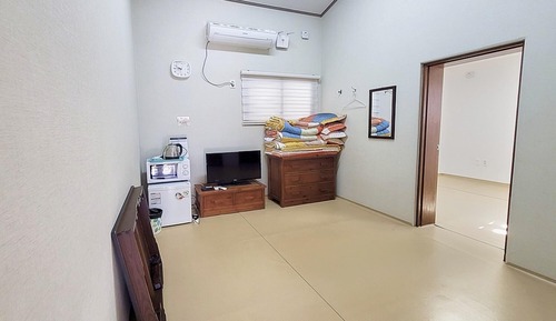 Room (4-person room)