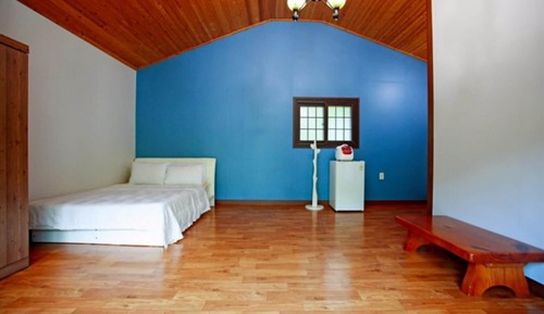 Room (Cloud Three)