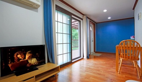 Room (Cloud Four)