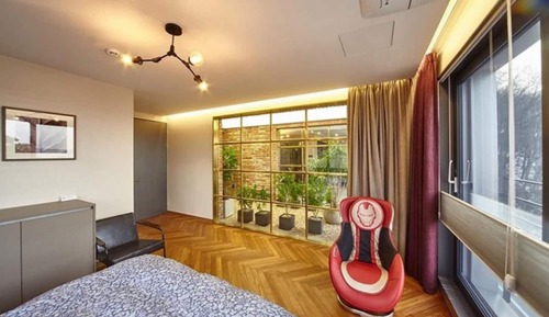 Room (Unshared House)