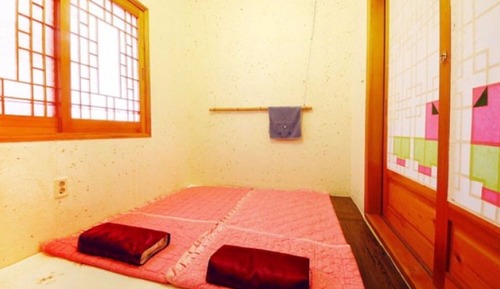 Room (Surakdang)