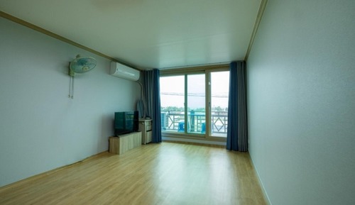 Room (Room 203 (Ocean View))
