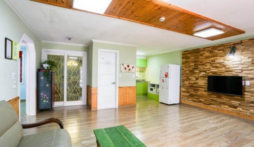 Room (Zelkova)