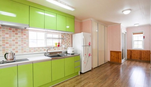 Room (Cherry)