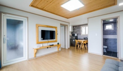 Room (Family Room-4)