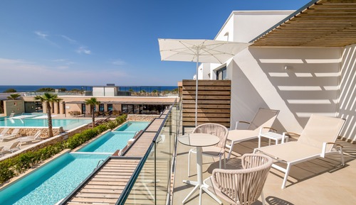 Suite junior, vistas al mar (2 Adult +1 child)