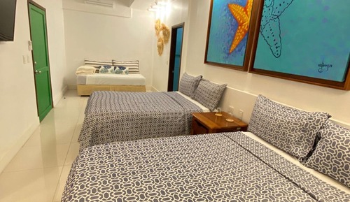 Habitación doble, dormitorio mixto, Servicio de limpieza, en edificio anexo