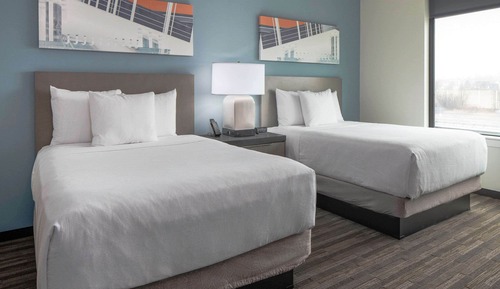 Suite estudio, accesible para personas con discapacidad (2 Queen Beds with Sofa Bed)