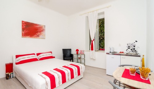 Estudio (Comfort Studio Apartment with Terrace)