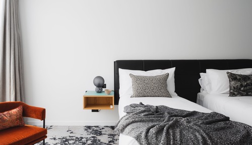 Habitación de diseño con 2 camas individuales