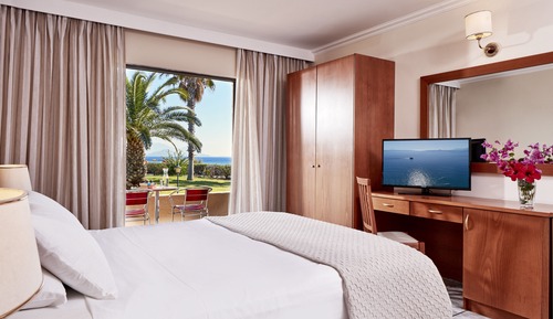 Suite, vistas parciales al mar