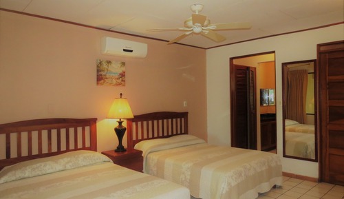 Suite junior, cocina, vistas a la bahía