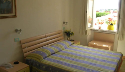 Habitación estándar con 1 cama doble o 2 individuales
