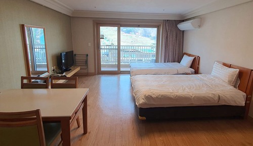 Sonobelle Tower C Family (Kitchen/Park View/Bed)