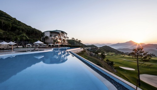 [Holiday PKG(2Adults+1Kid)] TowerB Suite(Kitchen/Park View/Bed)-Choose1 OceanWorld/BF/InfinityPool/A