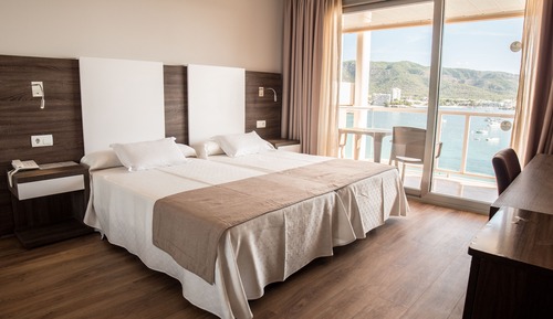 Habitación estándar doble, balcón, vistas al mar (1 adult +  2 children)