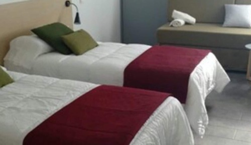 Habitación Confort doble, varias camas, vistas al jardín