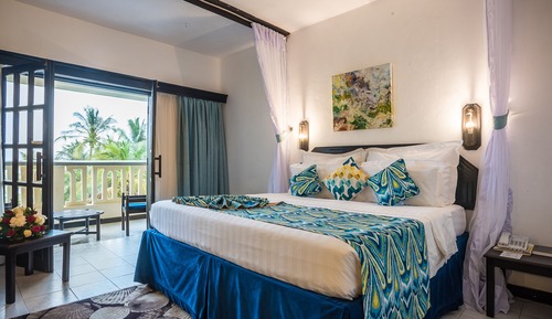 Habitación doble superior, 1 cama de matrimonio grande, vistas a la piscina, junto a la piscina