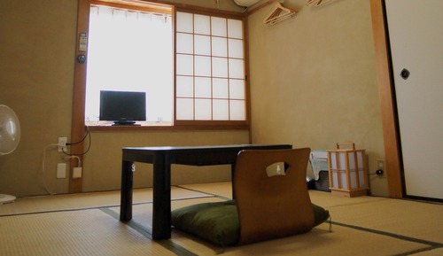 Habitación tradicional con 1 cama doble o 2 individuales, no fumadores