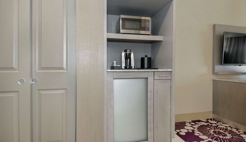 Habitación, 2 camas de matrimonio, accesible para personas con discapacidad (Hearing Impaired)
