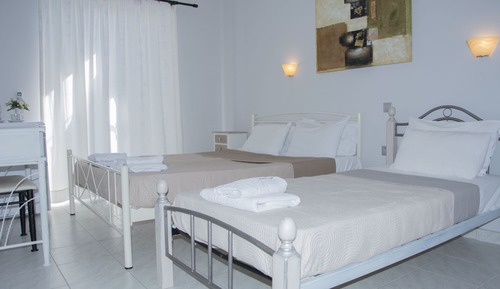 Habitación triple, balcón, vistas al jardín