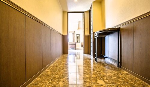 Habitación superior con 2 camas individuales, varias camas