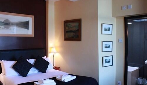 Habitación con 1 cama doble o 2 individuales, baño privado