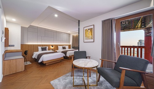 Premier Corner Suite