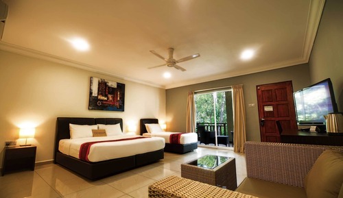 Habitación triple ejecutiva (with A/C)