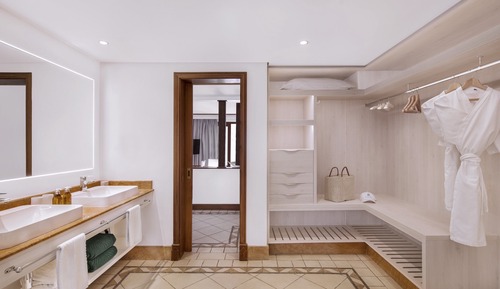 Junior Suite (2 Adults & 2 Children)