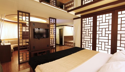 Regular Suite (Queen Bed Thematic)