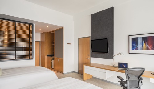 Habitación clásica, 2 camas de matrimonio, vistas a la ciudad