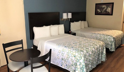 Estudio, 2 camas de matrimonio, no fumadores, cocina básica
