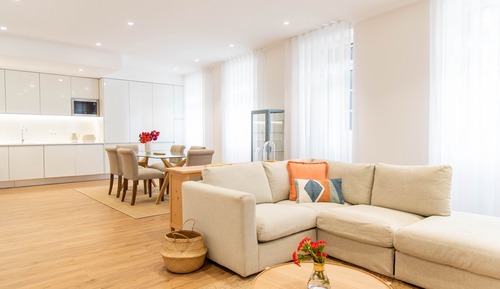 Apartamento superior, 2 habitaciones, cocina, vistas a la ciudad