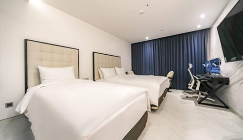 Superior Twin Room (Breakfast for 3)