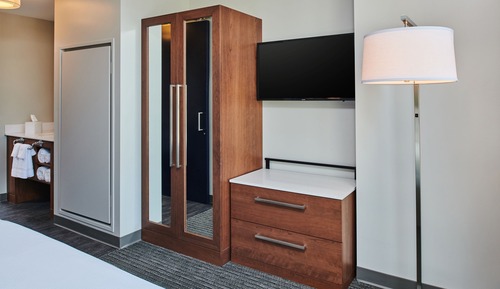Suite, 1 habitación, vistas a la ciudad (Mobility Accessible, Roll-in Shower)
