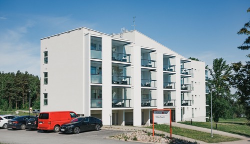 Apartamento, 3 habitaciones, balcón, en edificio anexo
