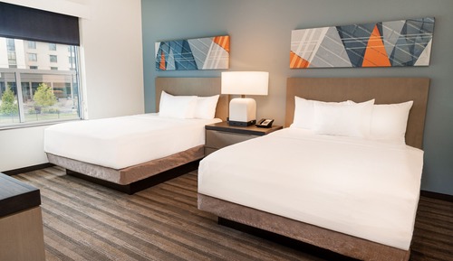 Suite estudio (2 Queen Beds with Sofa Bed)