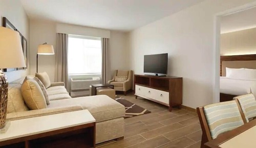Suite, 1 cama de matrimonio grande, accesible para personas con discapacidad (Roll-In Shower)