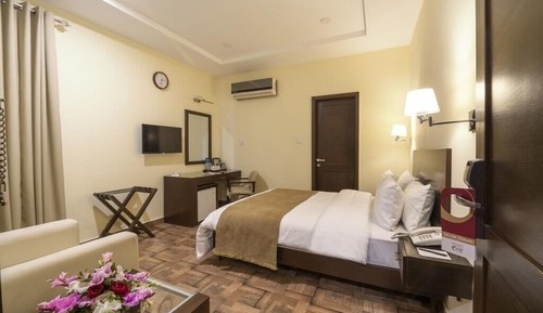 Deluxe Queen Room