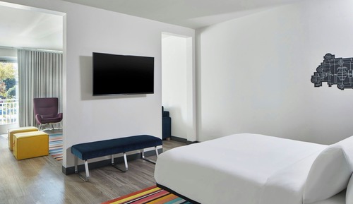 aloft, Suite, 2 camas de matrimonio, balcón