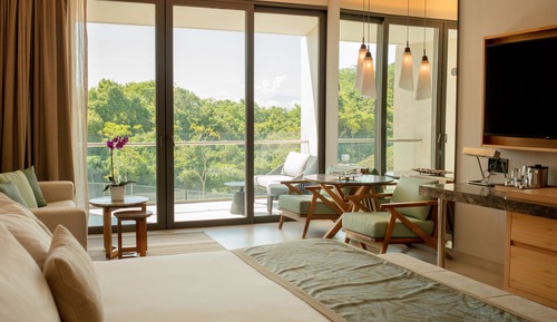 Preferred Club Jr. Suite Tropical View  2 Queen Beds