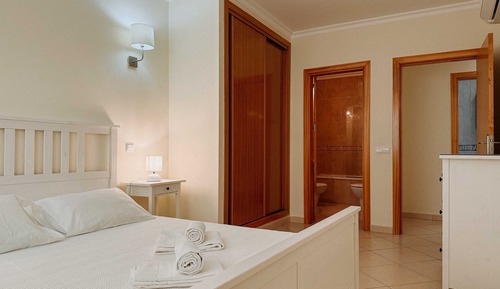 Apartamento familiar, 2 habitaciones, vistas a la piscina