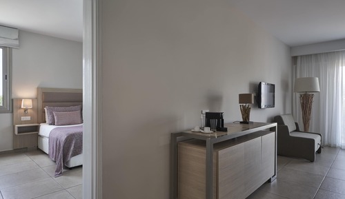 Family One Bedroom Suite Inland View