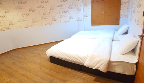 Room (Twin bed A)