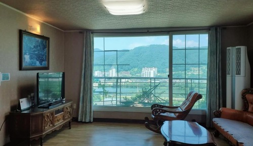 Room (Seattle)