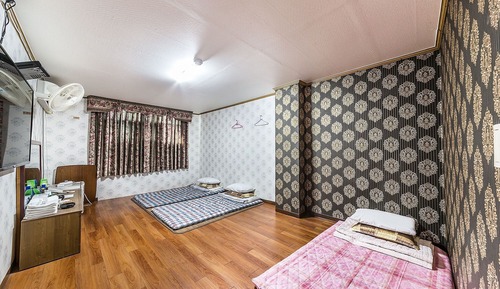 Room (Korean-style Ondol Room)