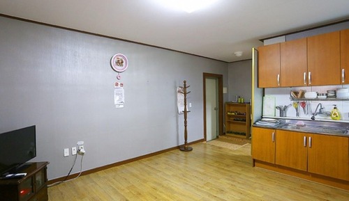 Room (No 2)
