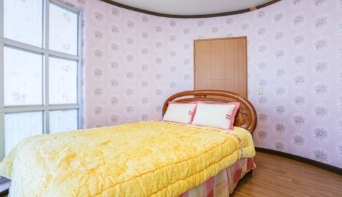 Room (Sun Room)