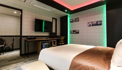 Room (Deluxe room (drive in - 1 room for 1 )